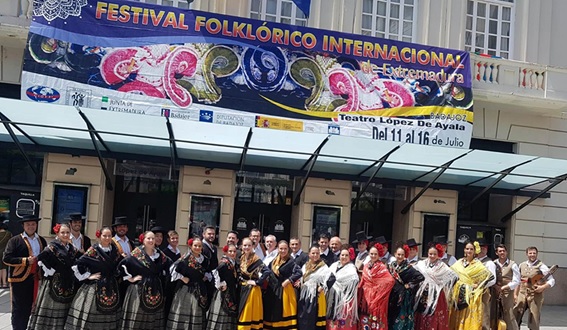BADAJOZ – GRUPO DE LA ASOCIACIÓN DE COROS Y DANZAS DE BADAJOZ BADAJOZ – GRUPO DE LA ASOCIACIÓN DE COROS Y DANZAS DE BADAJOZ